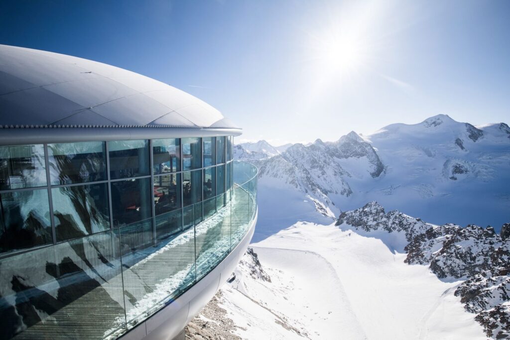 Café 3.440 am Pitztaler Gletscher im Winter