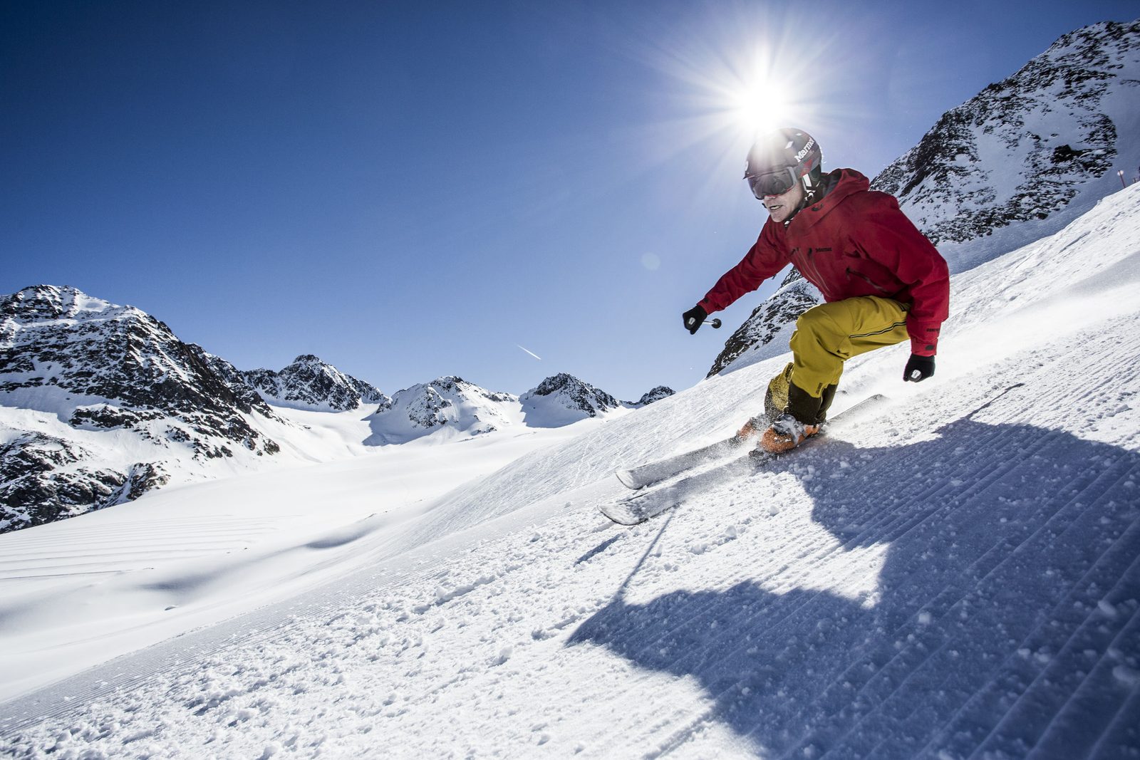 Skifahrer bei Sonnenschein am Hochzeiger